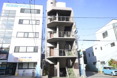ユトリロ駅前大通